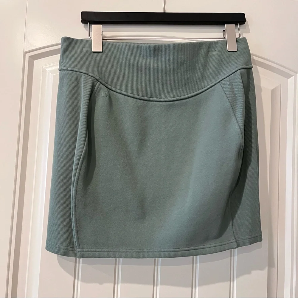 lululemon athletica Sage Green High Rise Mini Skirt Scuba size Large